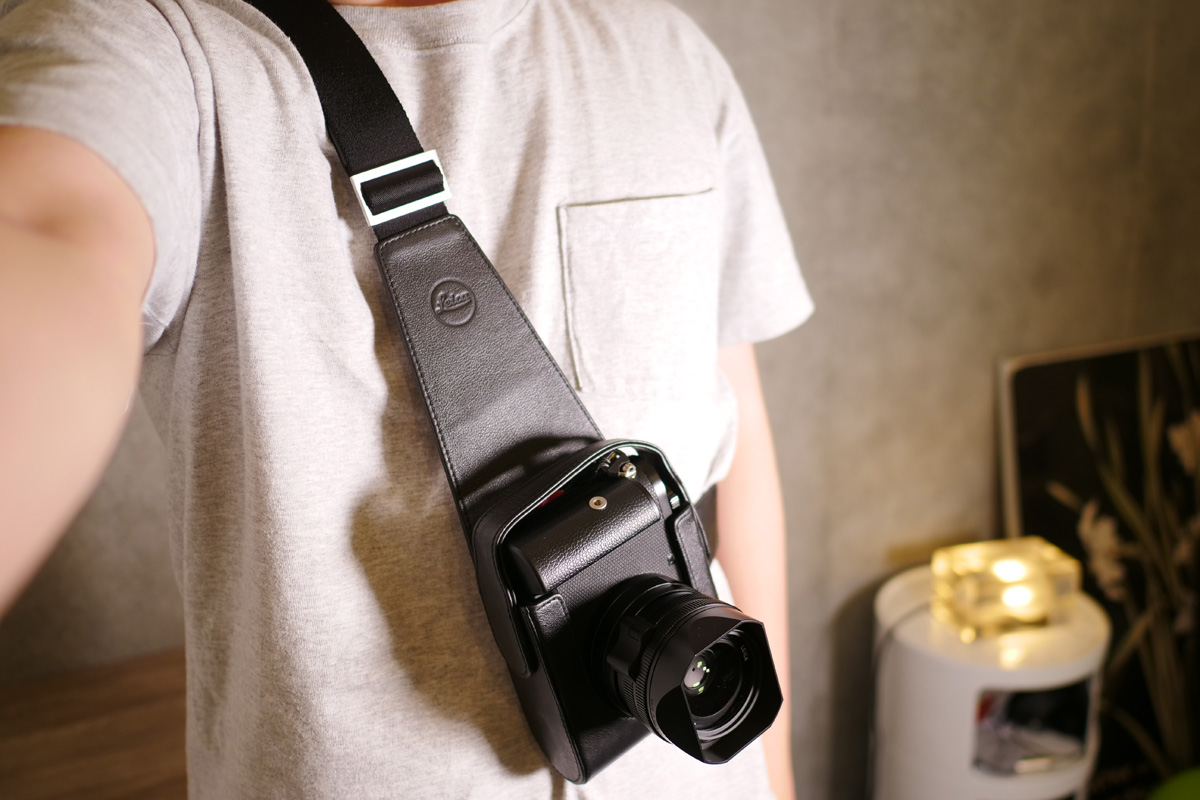 Leica Q2の専用ホルスター