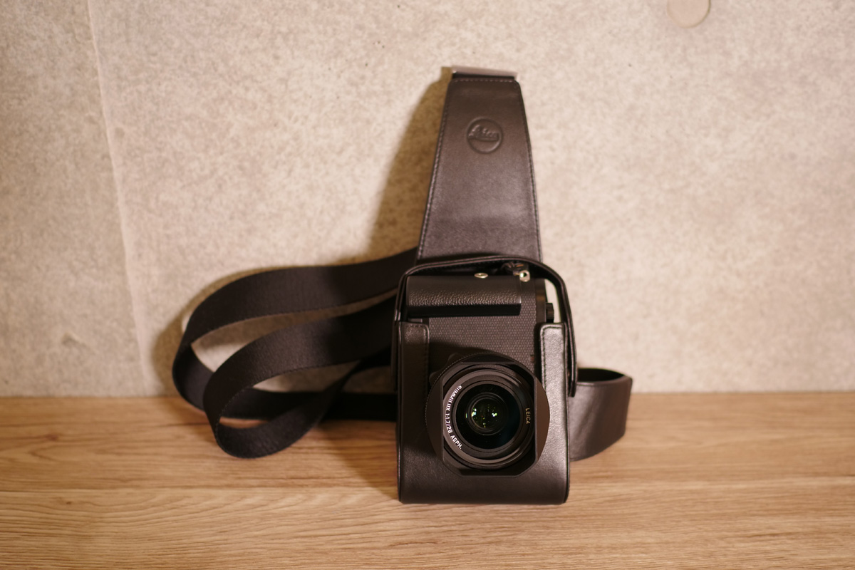 Leica Q2の専用ホルスター